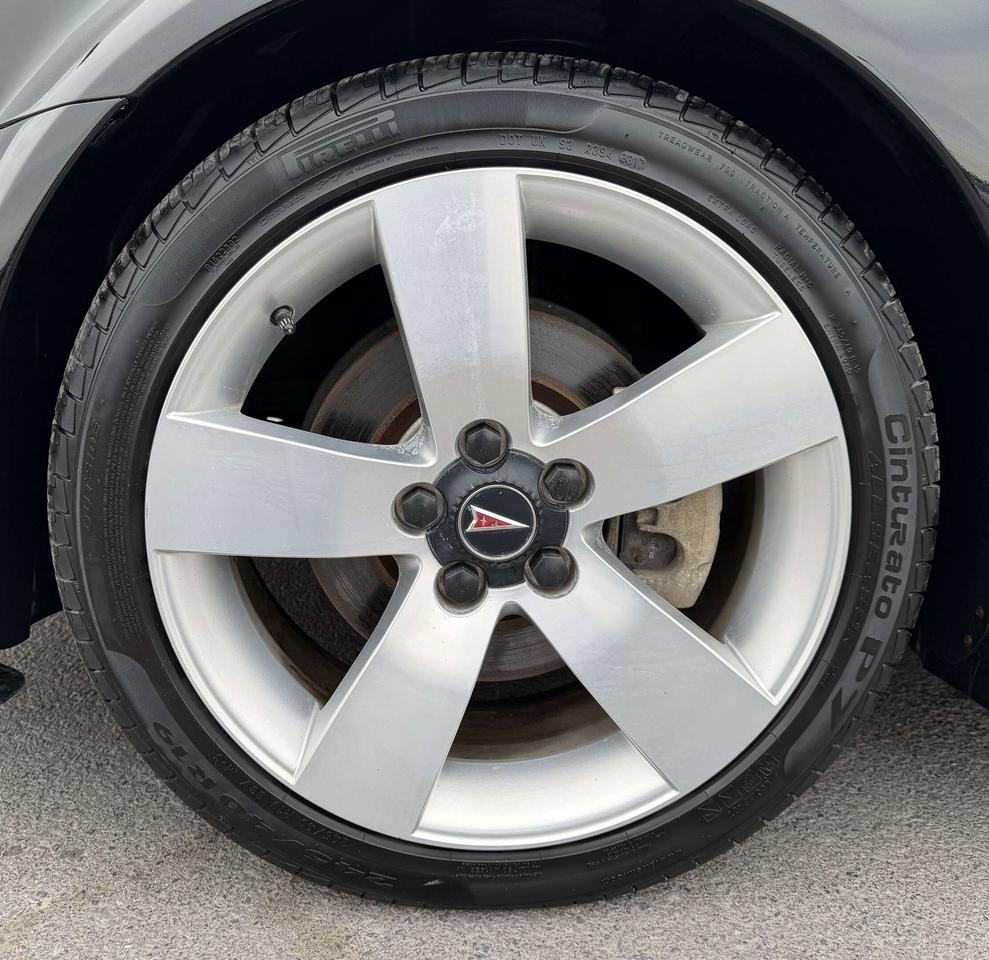 2009 Pontiac G8 4dr Sdn GT Photo