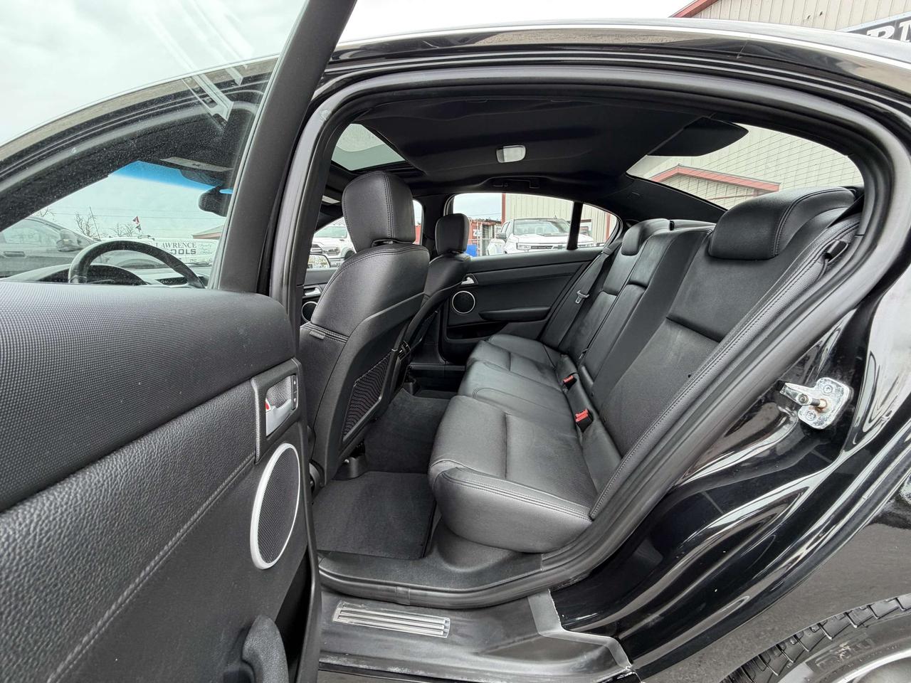 2009 Pontiac G8 4dr Sdn GT Photo