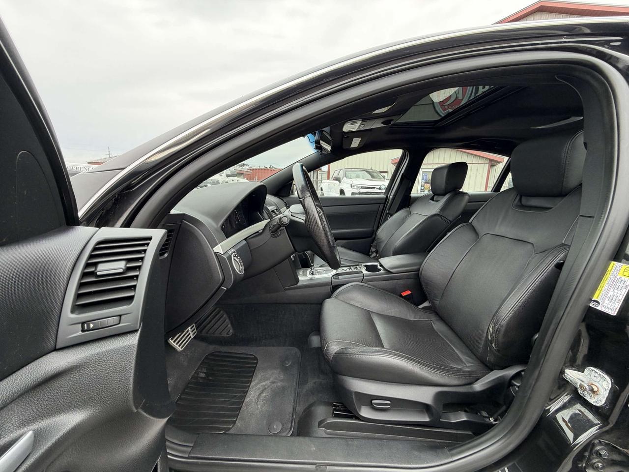 2009 Pontiac G8 4dr Sdn GT Photo