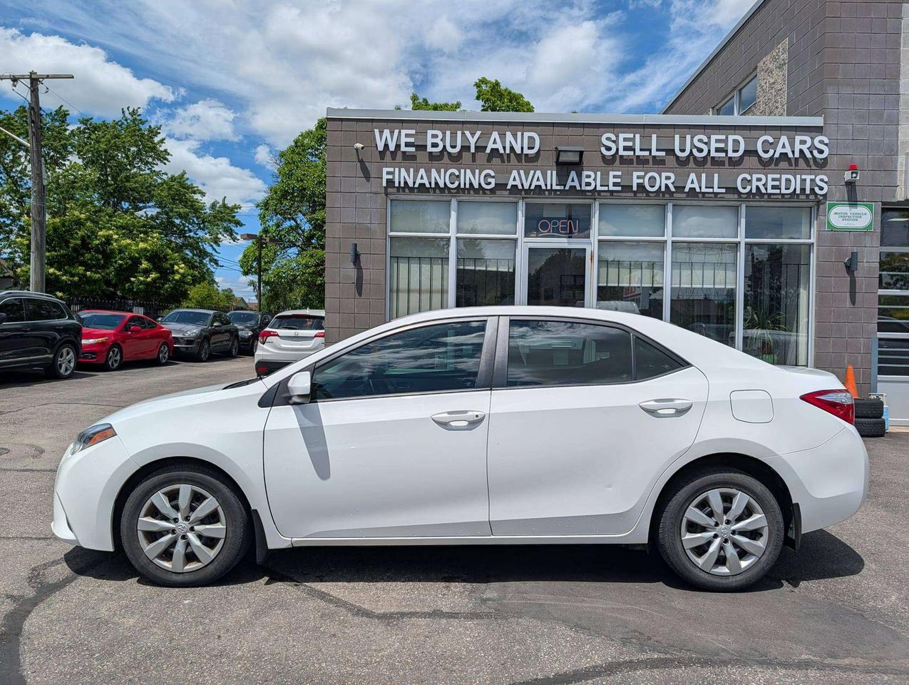 2014 Toyota Corolla LE Photo3