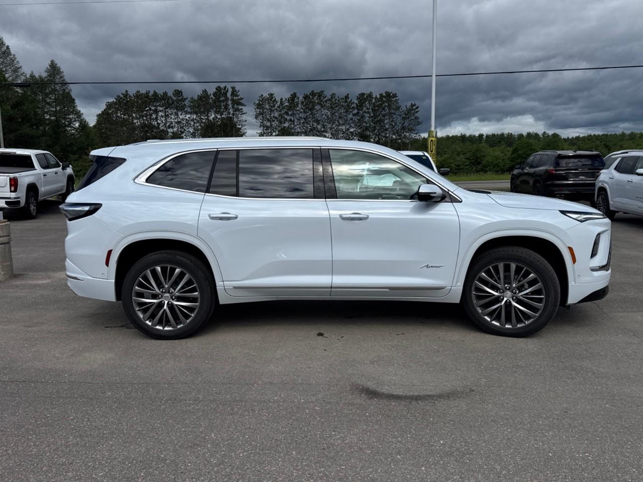 2026 Buick Enclave AWD 4dr Avenir Photo3