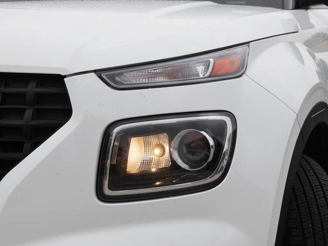 2023 Hyundai Venue Essential 4dr Front-Wheel Drive Photo
