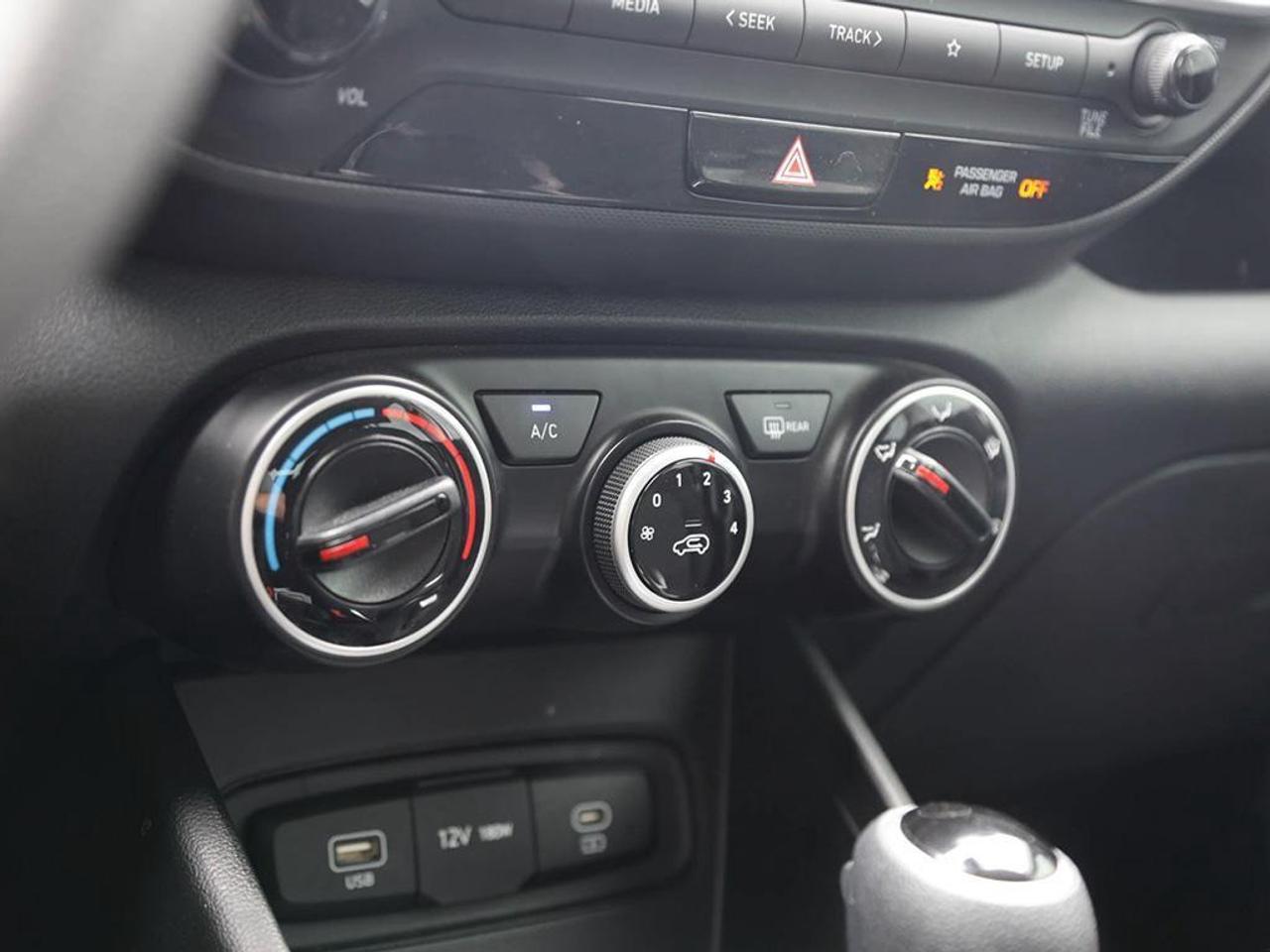 2023 Hyundai Venue Essential 4dr Front-Wheel Drive Photo
