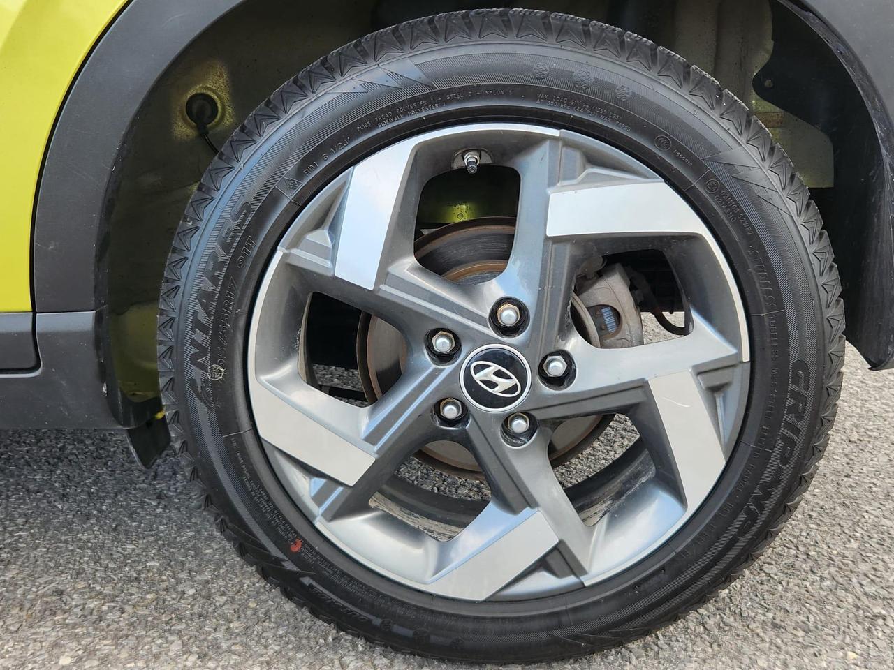 2020 Hyundai Venue Ultimate w/Grey-Lime Interior 4dr Front-Wheel Drive Photo