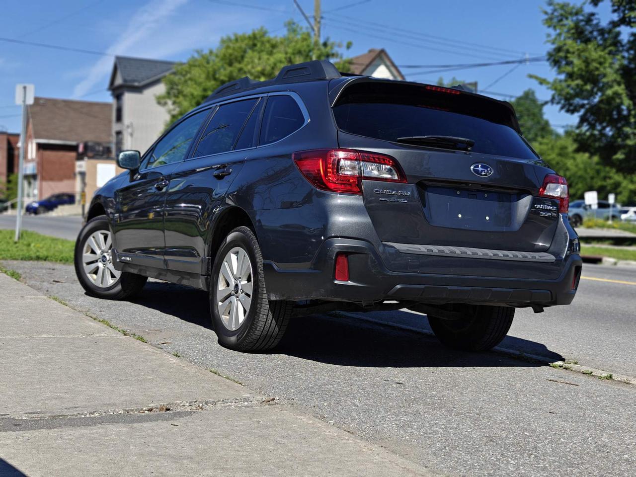 2019 Subaru Outback 3.6R Touring (CVT) 4dr All-Wheel Drive Photo