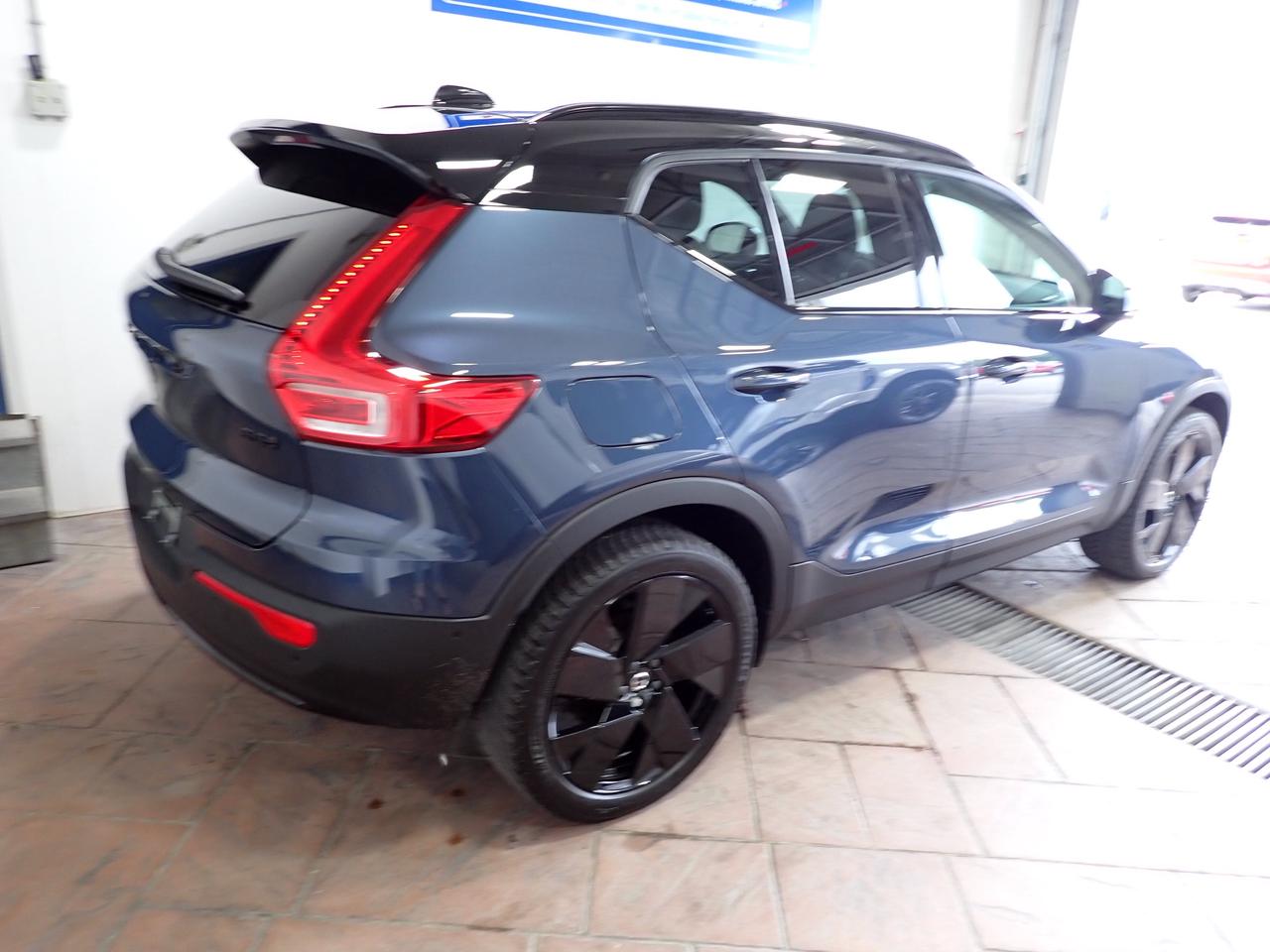 2026 Volvo XC40 Ultra Black Edition AWD *HYBRID* LEATHER NAVI SUNROOF Photo