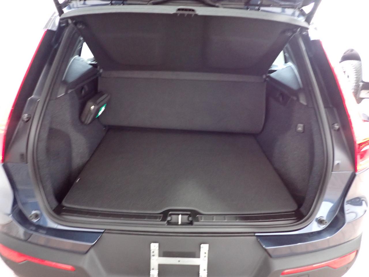 2026 Volvo XC40 Ultra Black Edition AWD *HYBRID* LEATHER NAVI SUNROOF Photo
