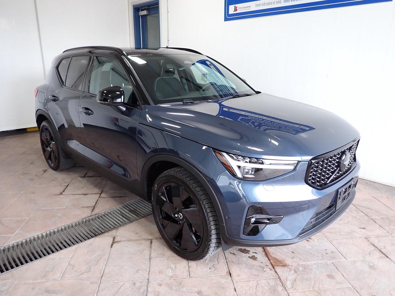 2026 Volvo XC40 Ultra Black Edition AWD *HYBRID* LEATHER NAVI SUNROOF Photo