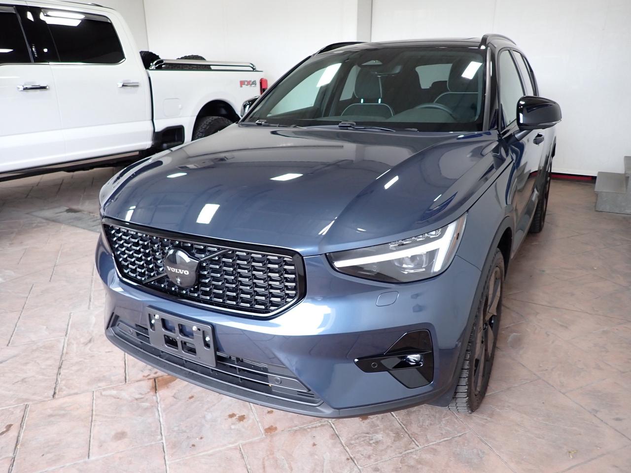 2026 Volvo XC40 Ultra Black Edition AWD *HYBRID* LEATHER NAVI SUNROOF Photo