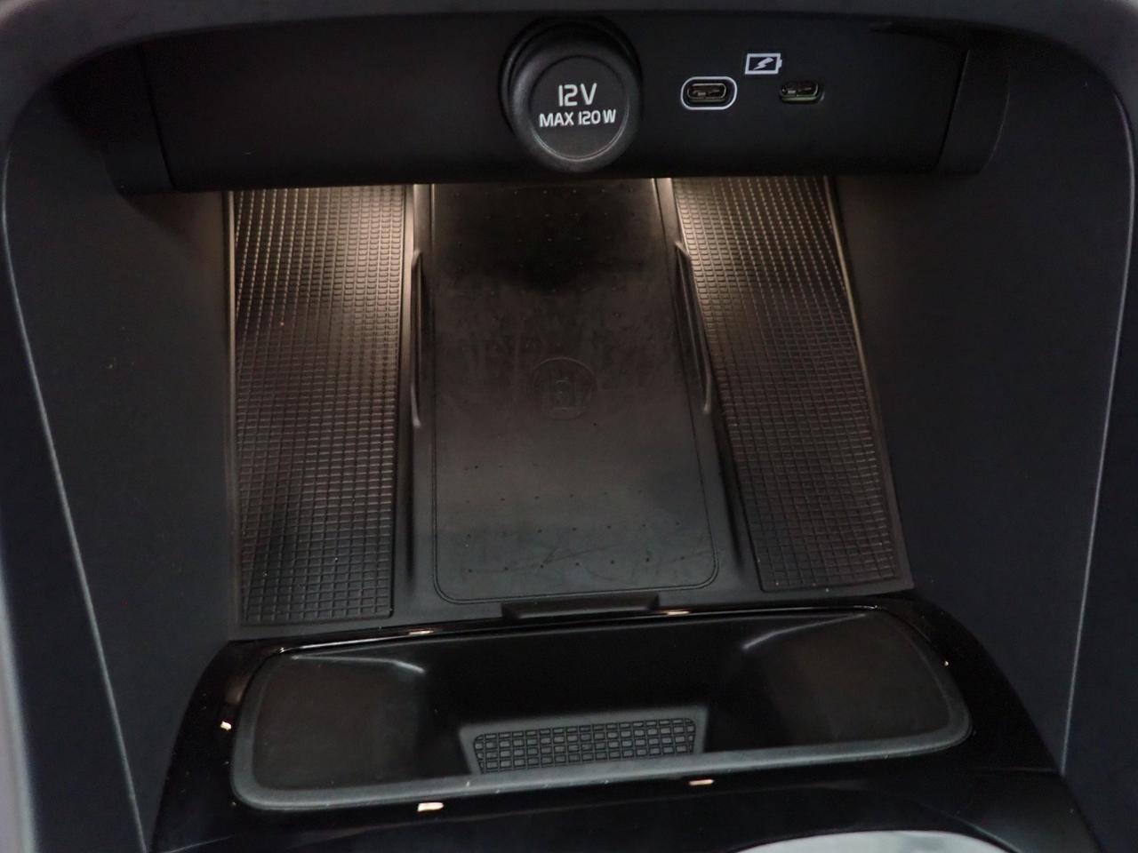2026 Volvo XC40 Ultra Black Edition AWD *HYBRID* LEATHER NAVI SUNROOF Photo