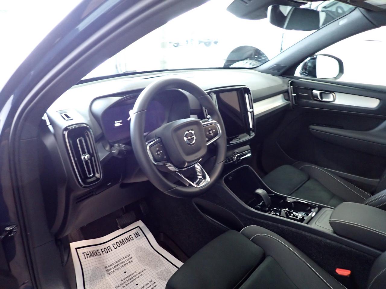 2026 Volvo XC40 Ultra Black Edition AWD *HYBRID* LEATHER NAVI SUNROOF Photo