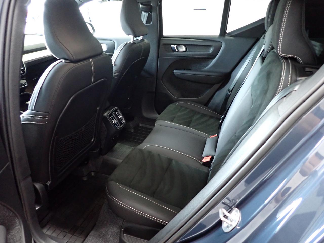 2026 Volvo XC40 Ultra Black Edition AWD *HYBRID* LEATHER NAVI SUNROOF Photo