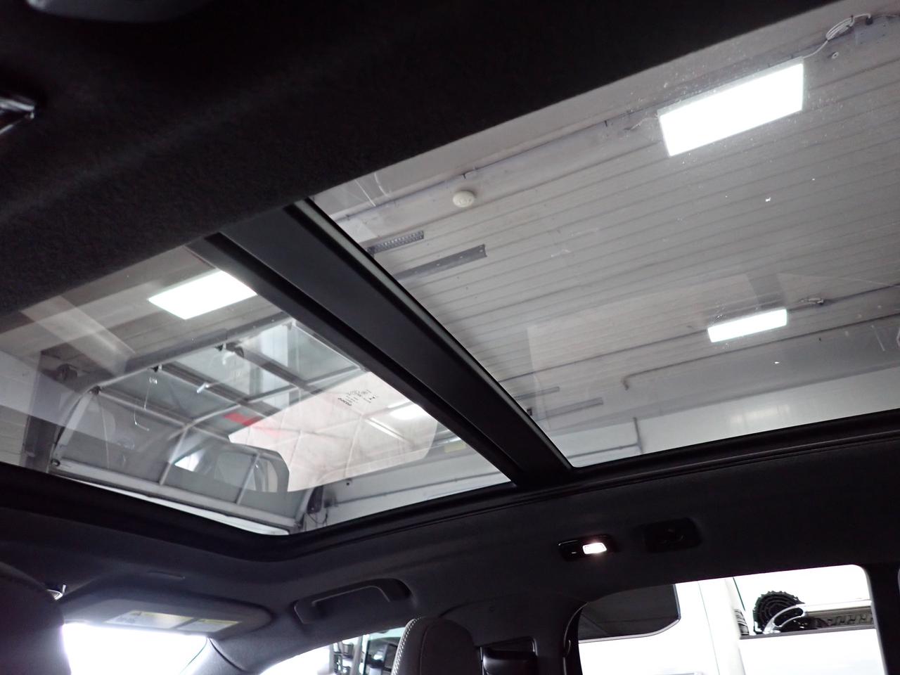 2026 Volvo XC40 Ultra Black Edition AWD *HYBRID* LEATHER NAVI SUNROOF Photo