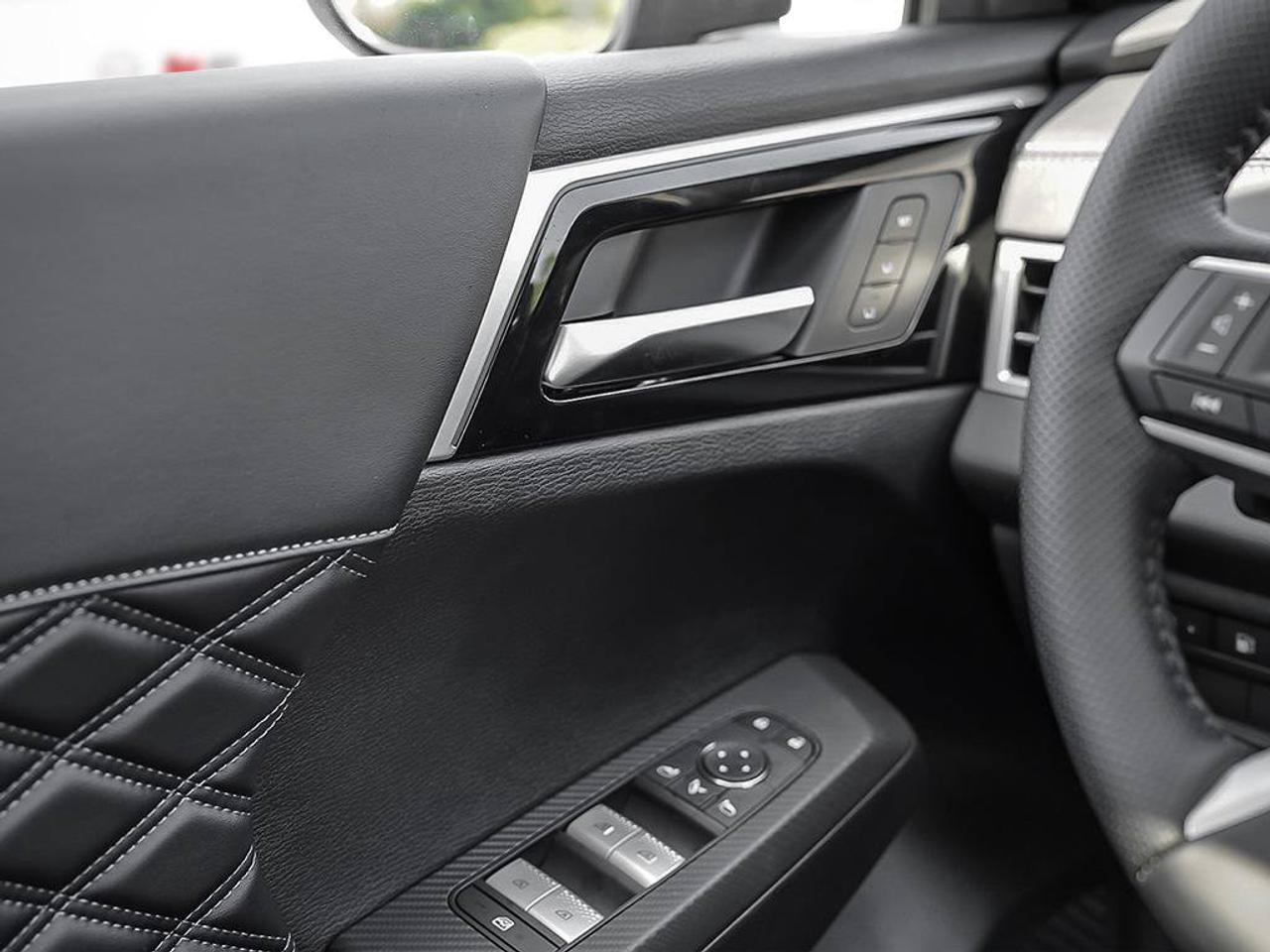 2026 Nissan Rogue Plug-In Hybrid Platinum Photo