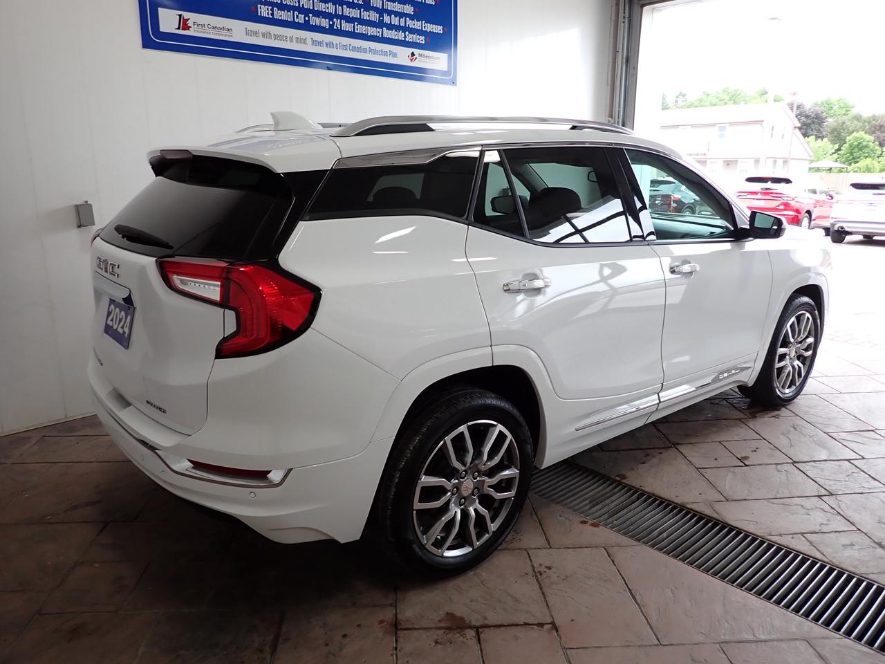 2024 GMC Terrain Denali AWD 4DR LEATHER SUNROOF Photo