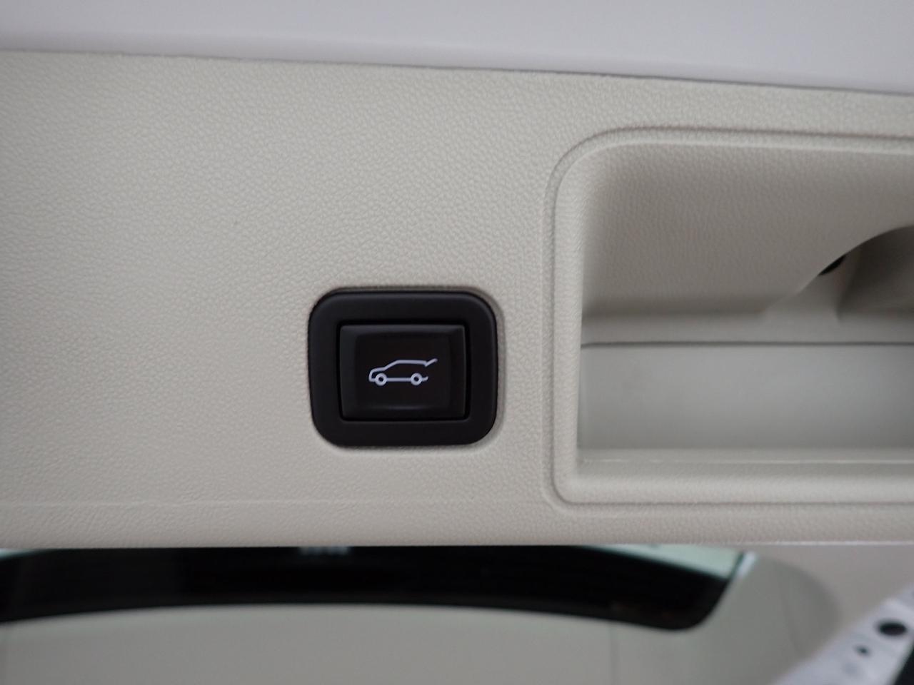 2024 GMC Terrain Denali AWD 4DR LEATHER SUNROOF Photo4