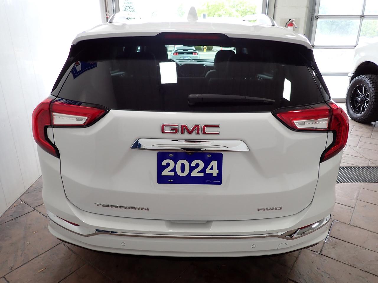 2024 GMC Terrain Denali AWD 4DR LEATHER SUNROOF Photo