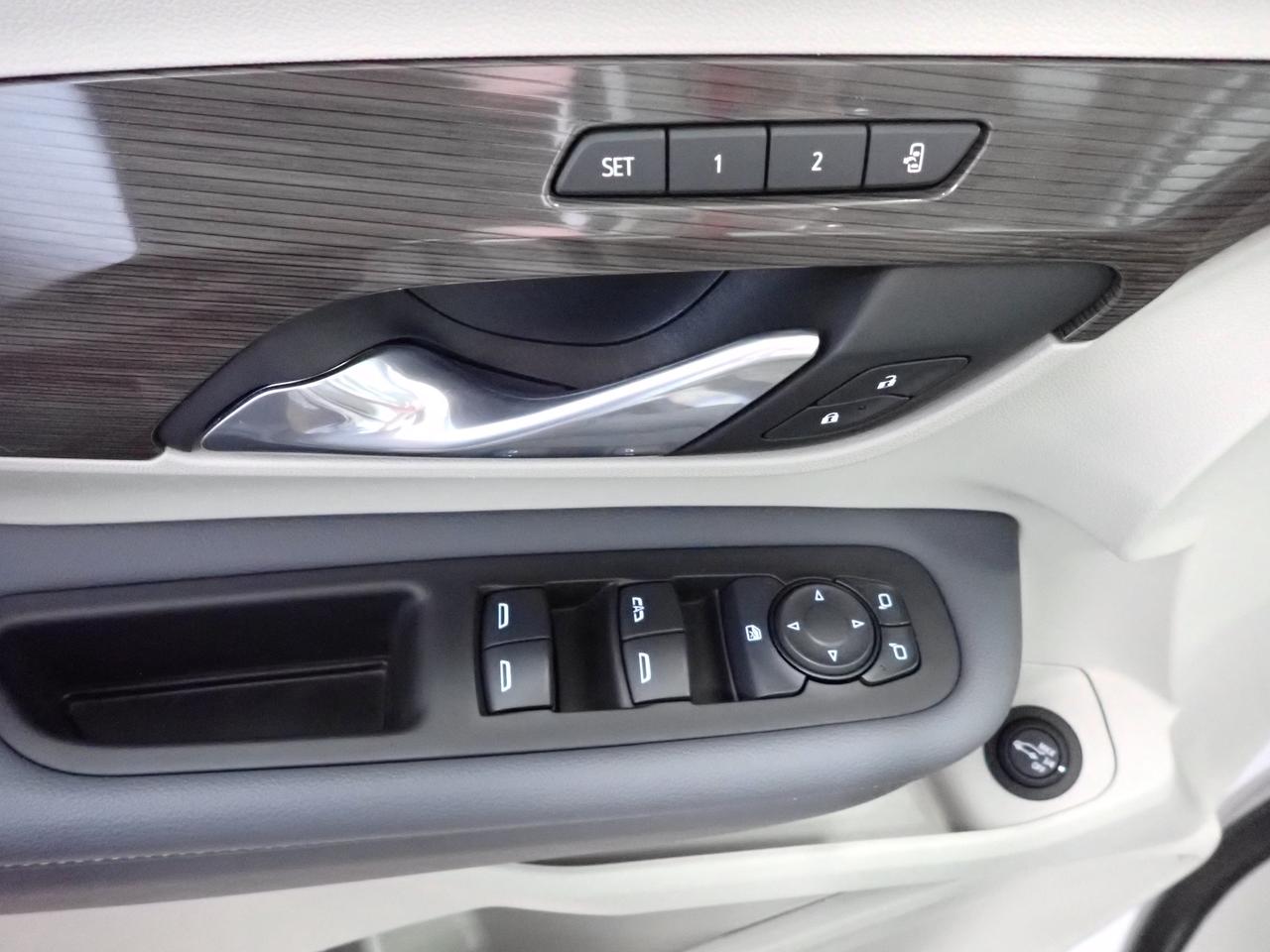 2024 GMC Terrain Denali AWD 4DR LEATHER SUNROOF Photo