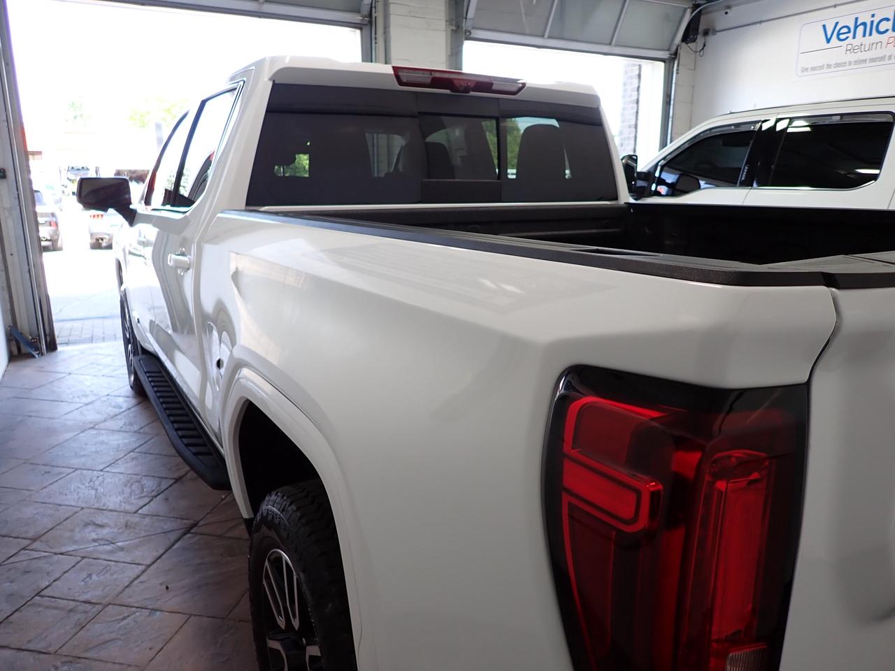 2026 GMC Sierra 1500 AT4 4WD CREW CAB LEATHR NAVI SUNROOF Photo