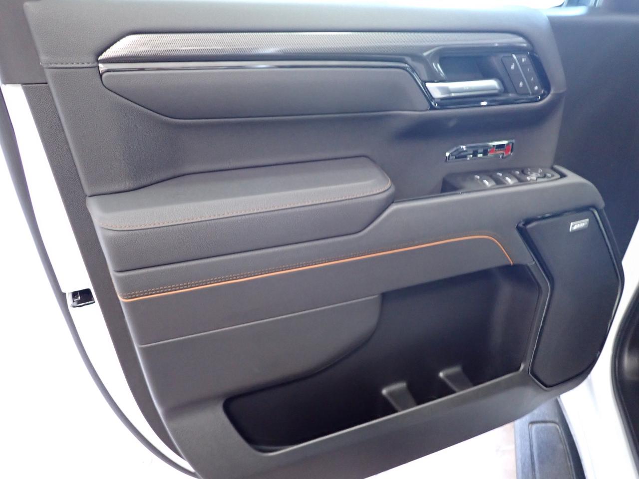 2026 GMC Sierra 1500 AT4 4WD CREW CAB LEATHR NAVI SUNROOF Photo