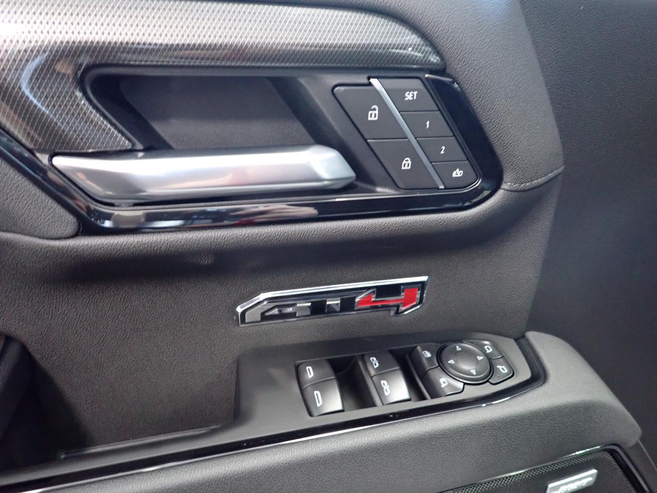 2026 GMC Sierra 1500 AT4 4WD CREW CAB LEATHR NAVI SUNROOF Photo