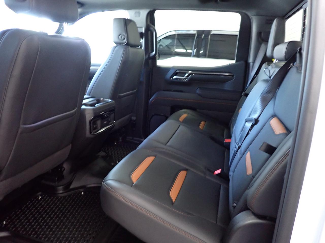2026 GMC Sierra 1500 AT4 4WD CREW CAB LEATHR NAVI SUNROOF Photo