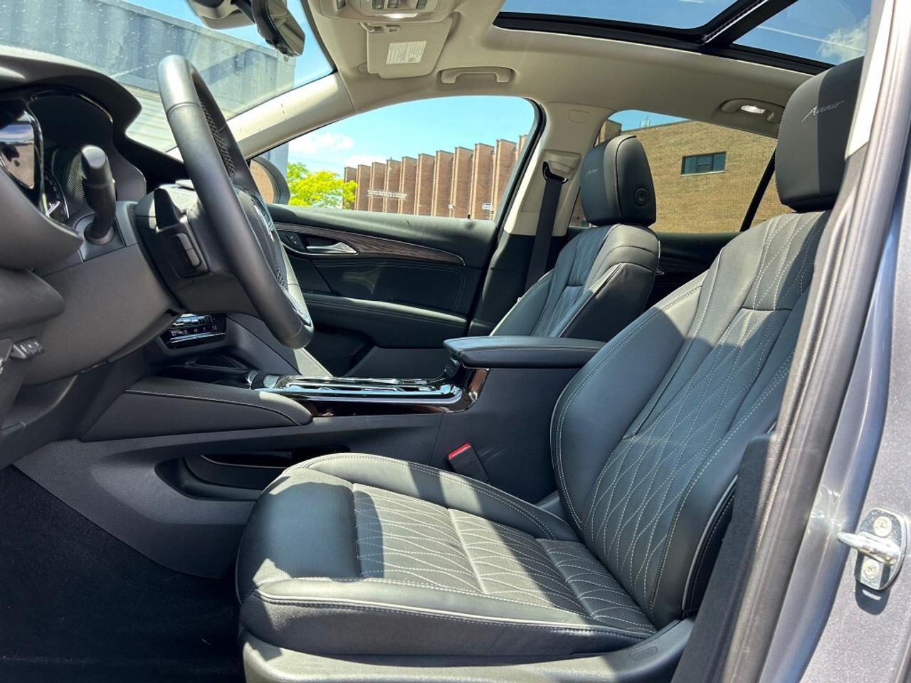 2022 Buick Envision Avenir AWD/Leather/NAVI/Sunroof/Drive Assist/Remot Photo