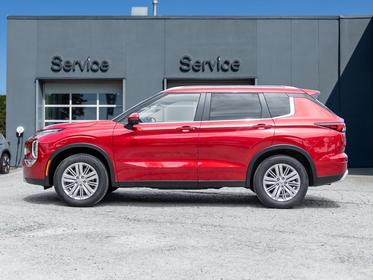 2024 Mitsubishi Outlander LE S-AWC   CPO FINANCE RATES FOR AS LOW AS 0.90% Photo