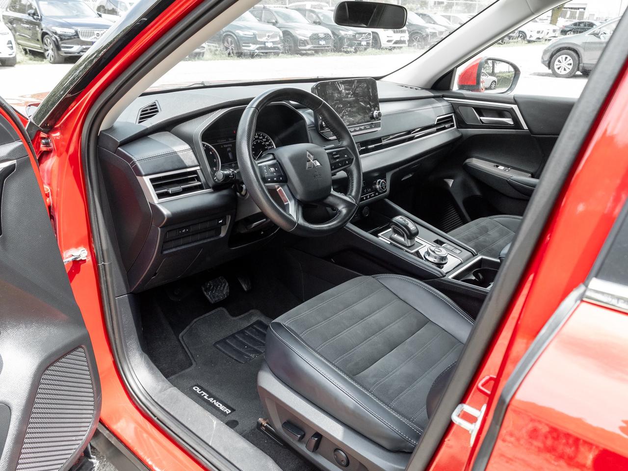 2024 Mitsubishi Outlander LE S-AWC   CPO FINANCE RATES FOR AS LOW AS 0.90% Photo