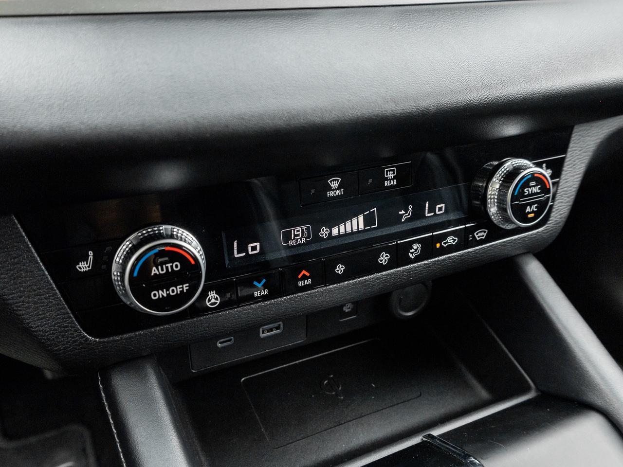 2024 Mitsubishi Outlander LE S-AWC   CPO FINANCE RATES FOR AS LOW AS 0.90% Photo