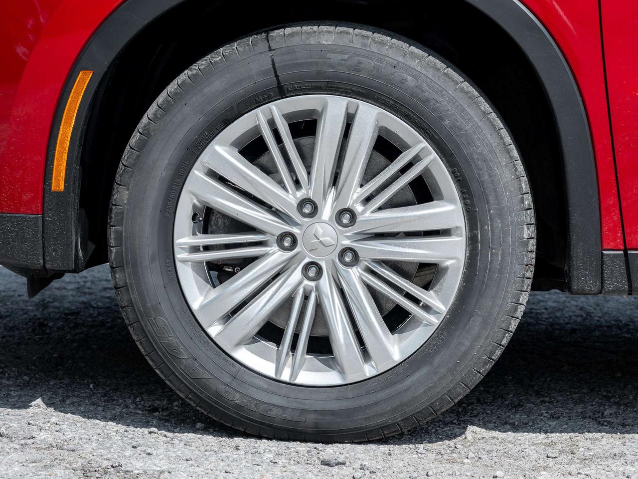 2024 Mitsubishi Outlander LE S-AWC   CPO FINANCE RATES FOR AS LOW AS 0.90% Photo3