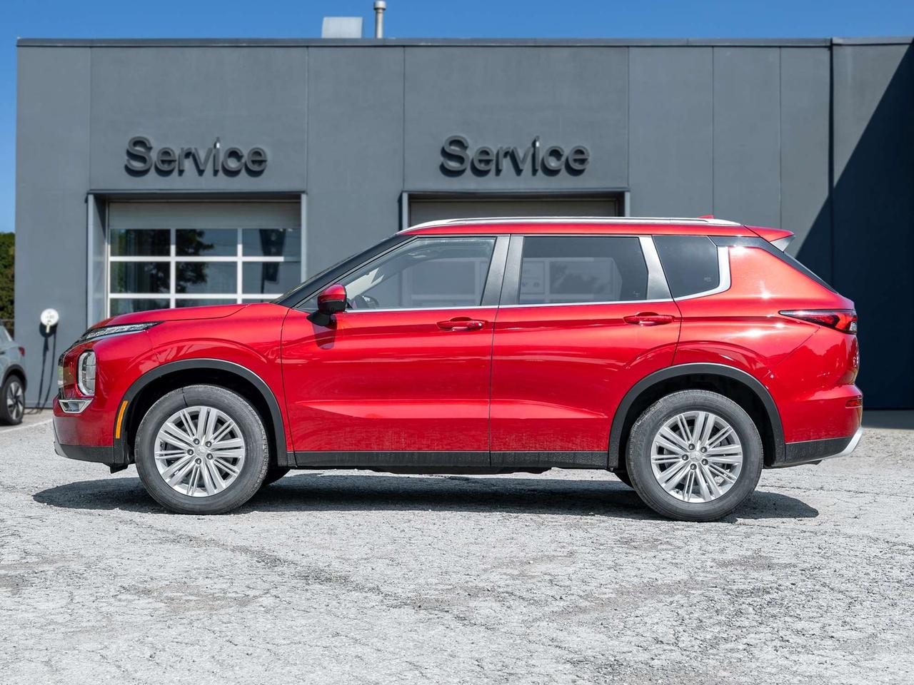 2024 Mitsubishi Outlander LE S-AWC   CPO FINANCE RATES FOR AS LOW AS 0.90% Photo