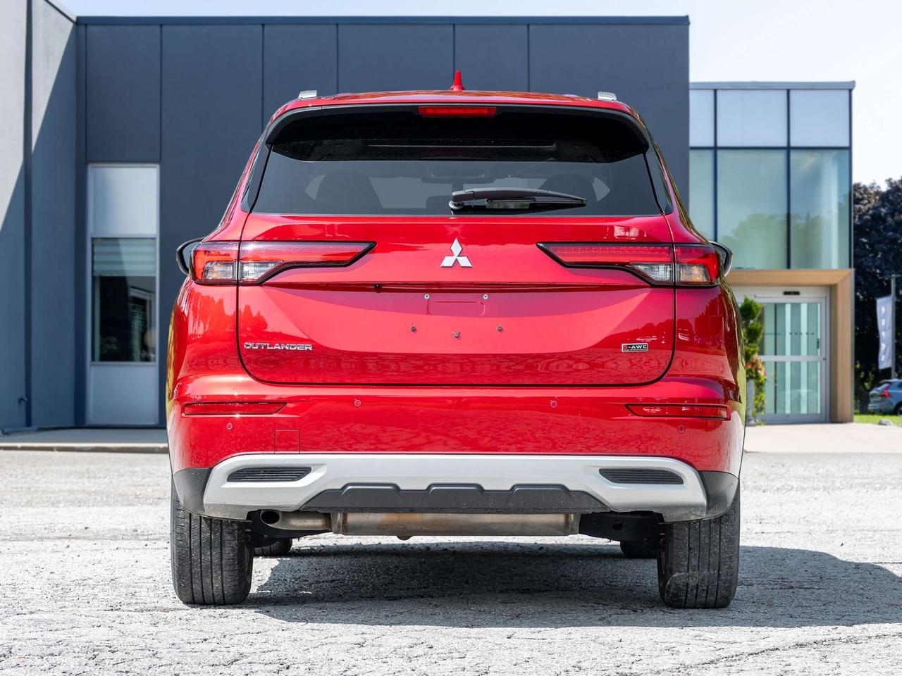 2024 Mitsubishi Outlander LE S-AWC   CPO FINANCE RATES FOR AS LOW AS 0.90% Photo