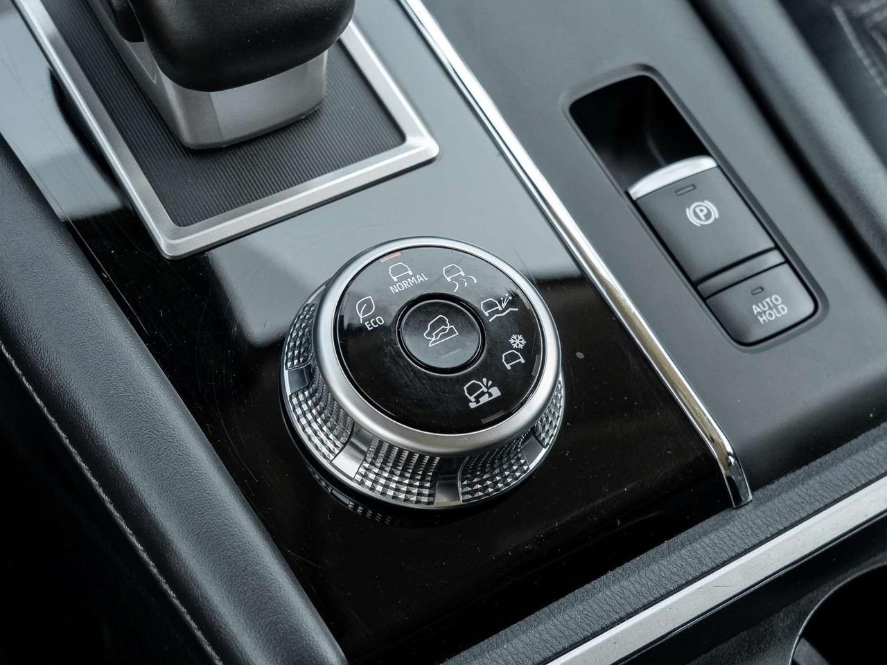 2024 Mitsubishi Outlander LE S-AWC   CPO FINANCE RATES FOR AS LOW AS 0.90% Photo
