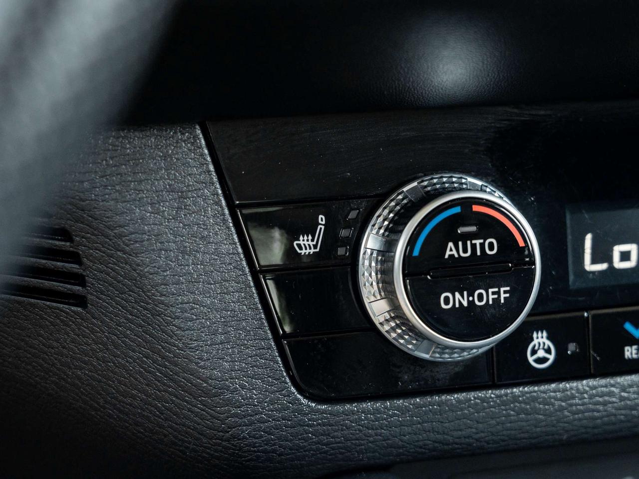 2024 Mitsubishi Outlander LE S-AWC   CPO FINANCE RATES FOR AS LOW AS 0.90% Photo