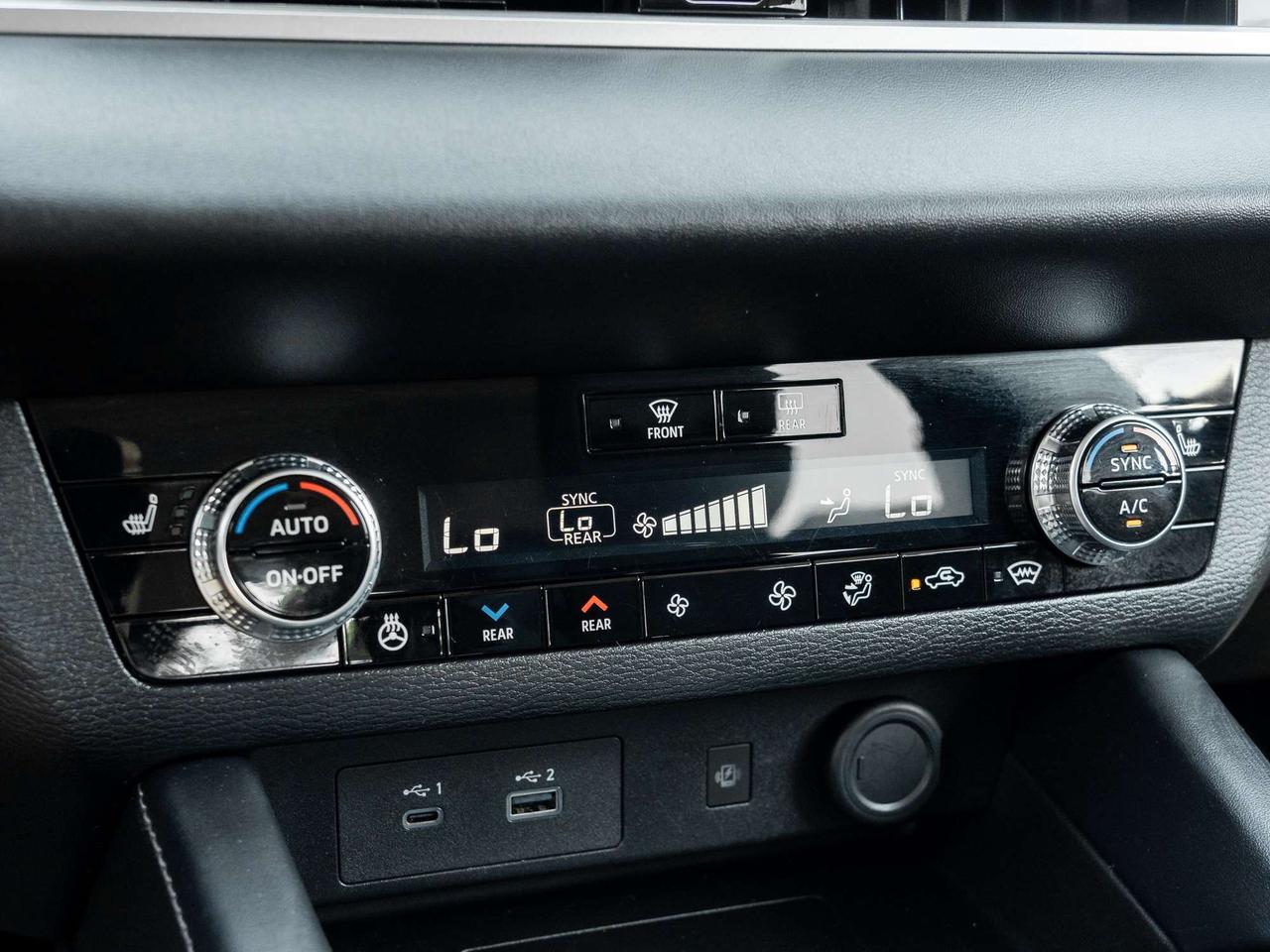 2024 Mitsubishi Outlander LE S-AWC   CPO FINANCE RATES FOR AS LOW AS 0.90% Photo