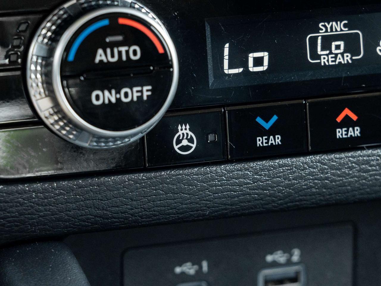 2024 Mitsubishi Outlander LE S-AWC   CPO FINANCE RATES FOR AS LOW AS 0.90% Photo