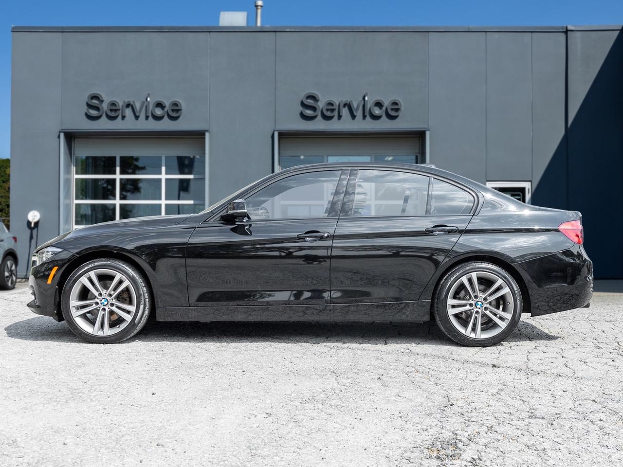 2017 BMW 3 Series 4dr Sdn 330i xDrive AWD  LOW MILEAGE  TRADE IN Photo2