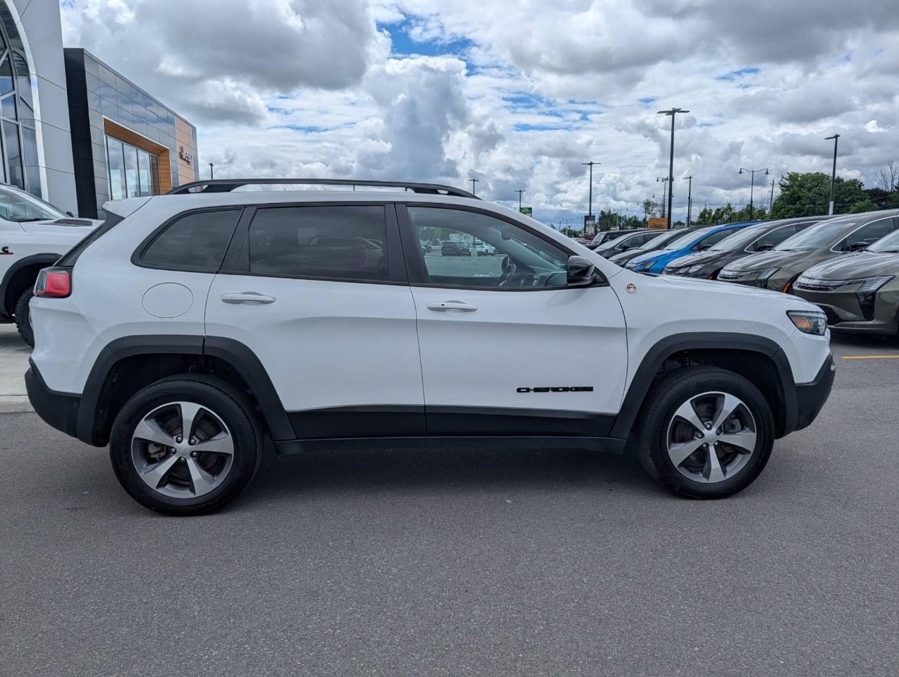 2023 Jeep Cherokee Trailhawk Photo