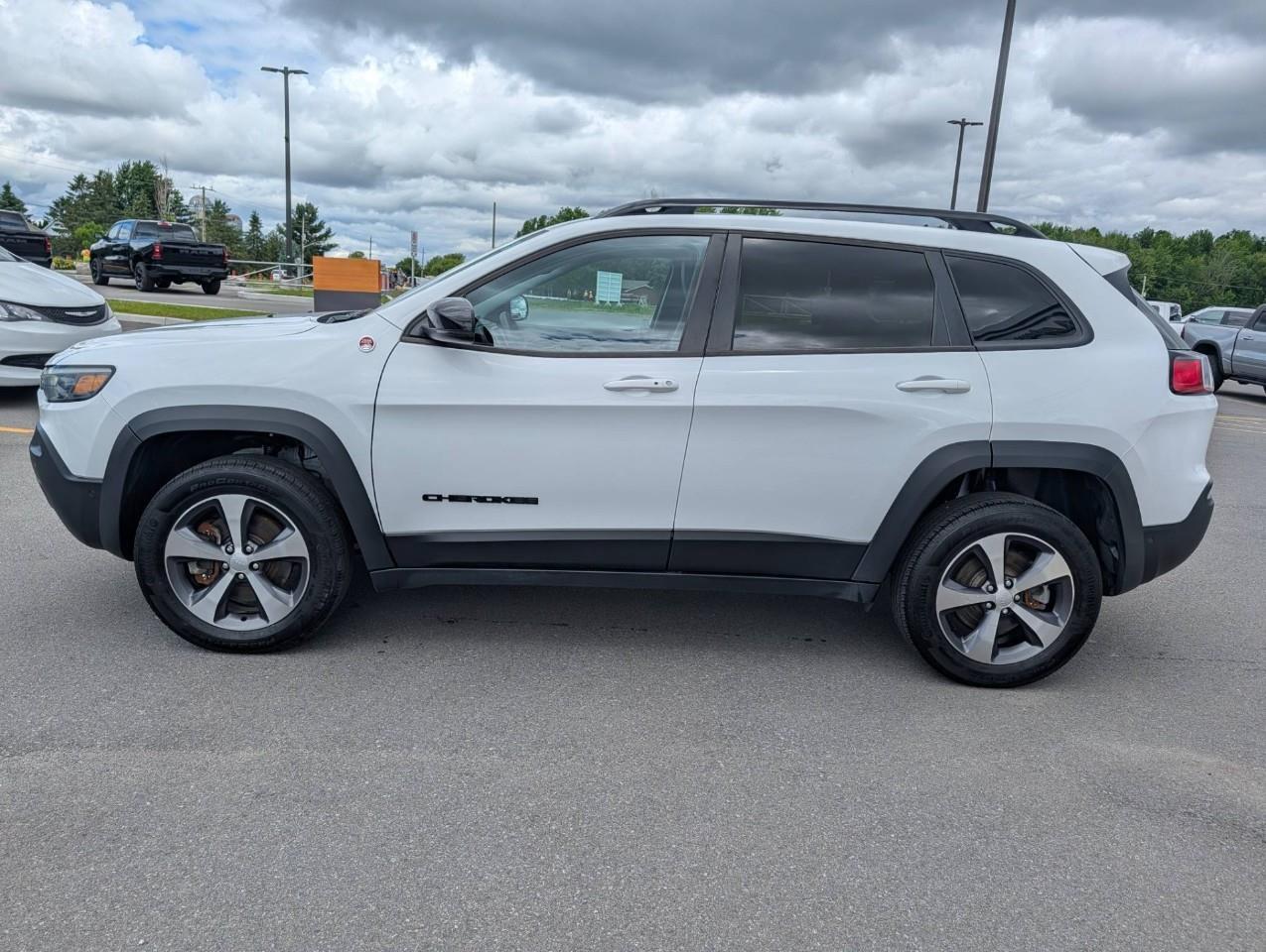 2023 Jeep Cherokee Trailhawk Photo