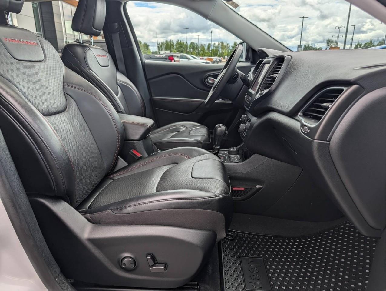 2023 Jeep Cherokee Trailhawk Photo