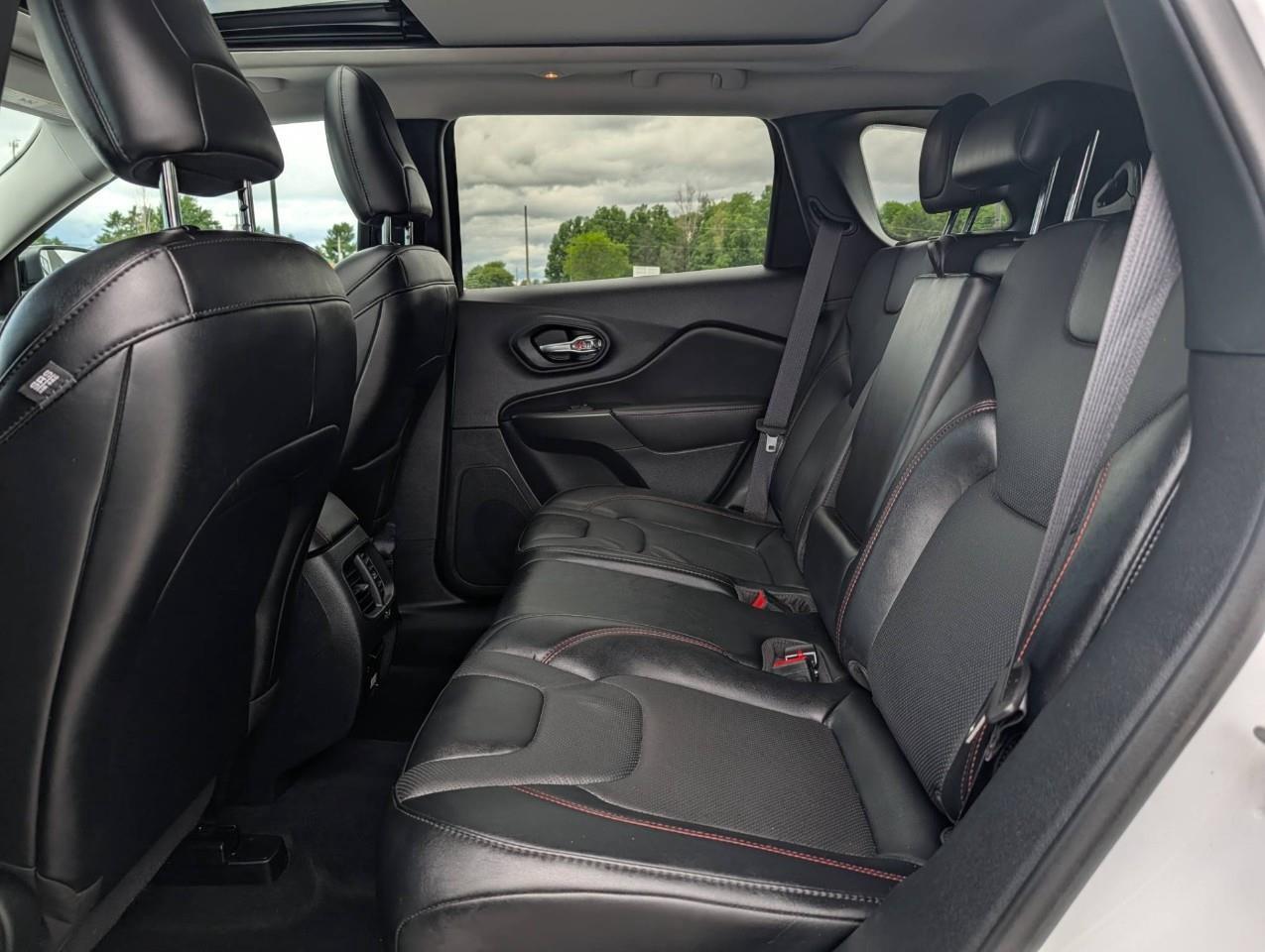2023 Jeep Cherokee Trailhawk Photo