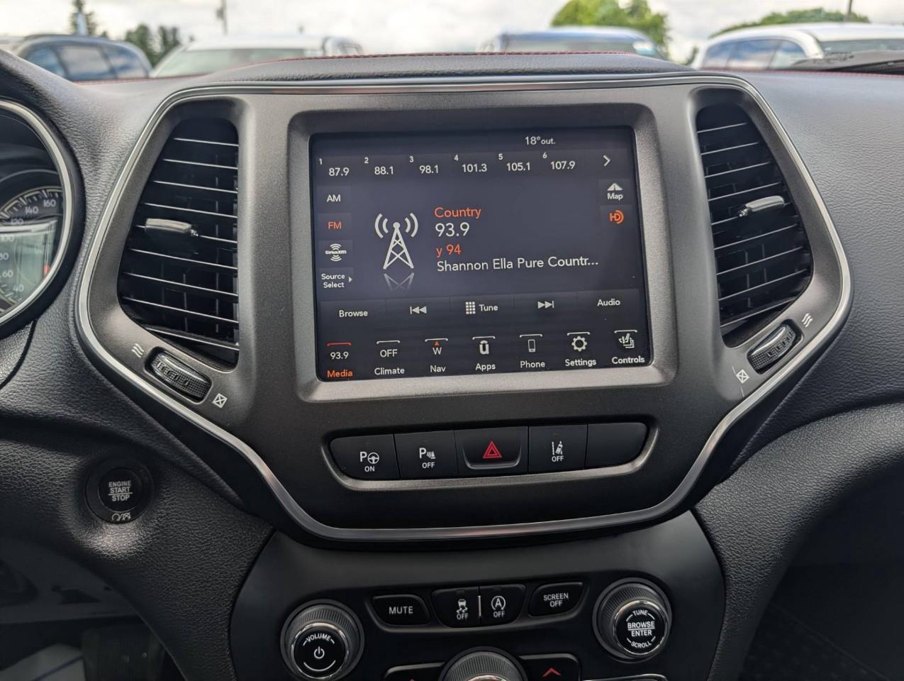 2023 Jeep Cherokee Trailhawk Photo