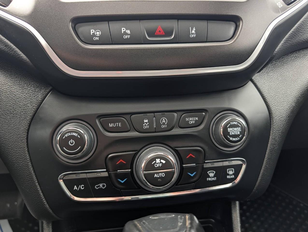 2023 Jeep Cherokee Trailhawk Photo
