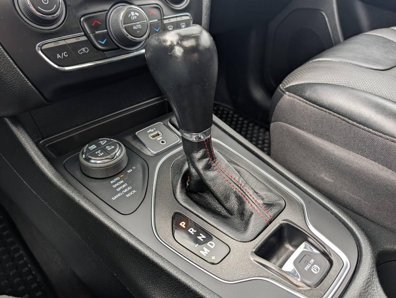 2023 Jeep Cherokee Trailhawk Photo