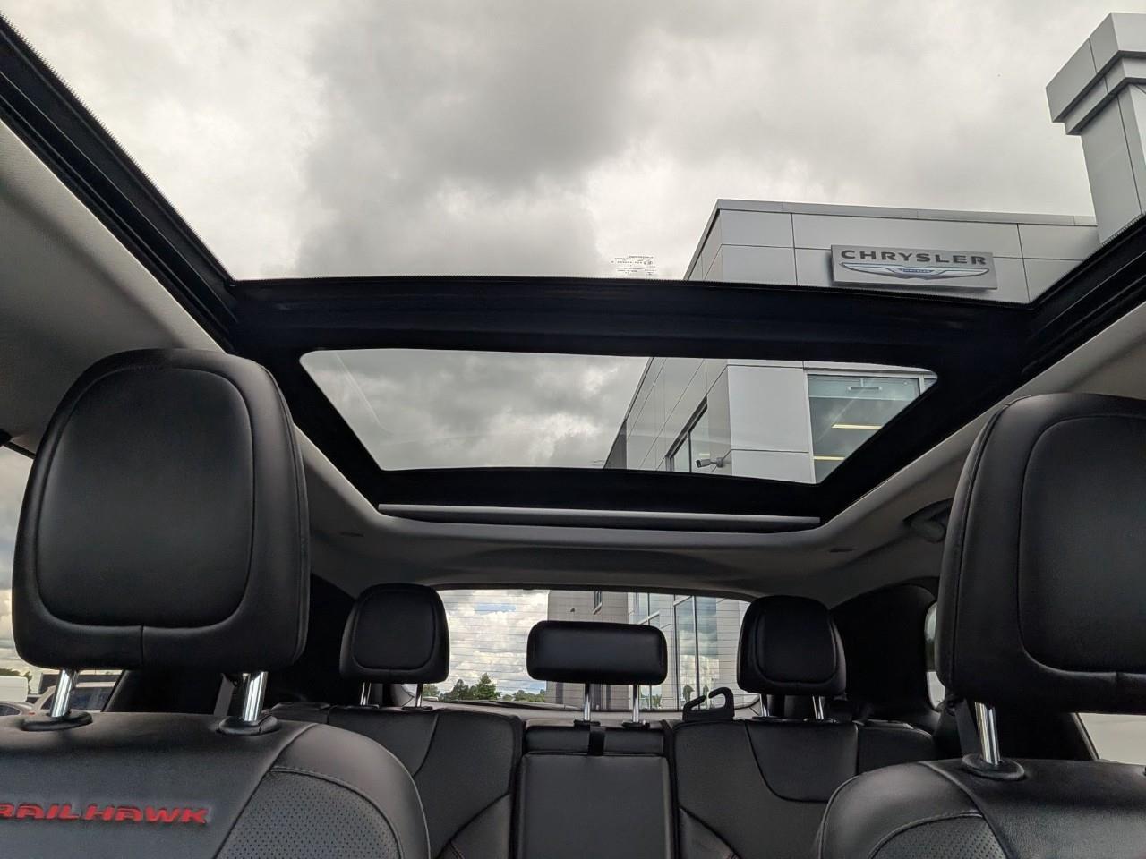 2023 Jeep Cherokee Trailhawk Photo