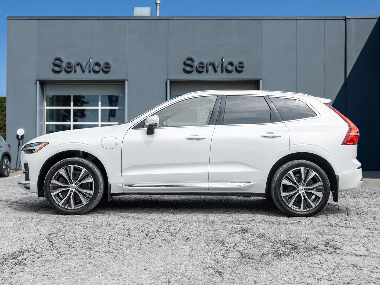 2022 Volvo XC60 Recharge T8 eAWD PHEV Inscription Exp  NEW TIRES & BRAKES Photo