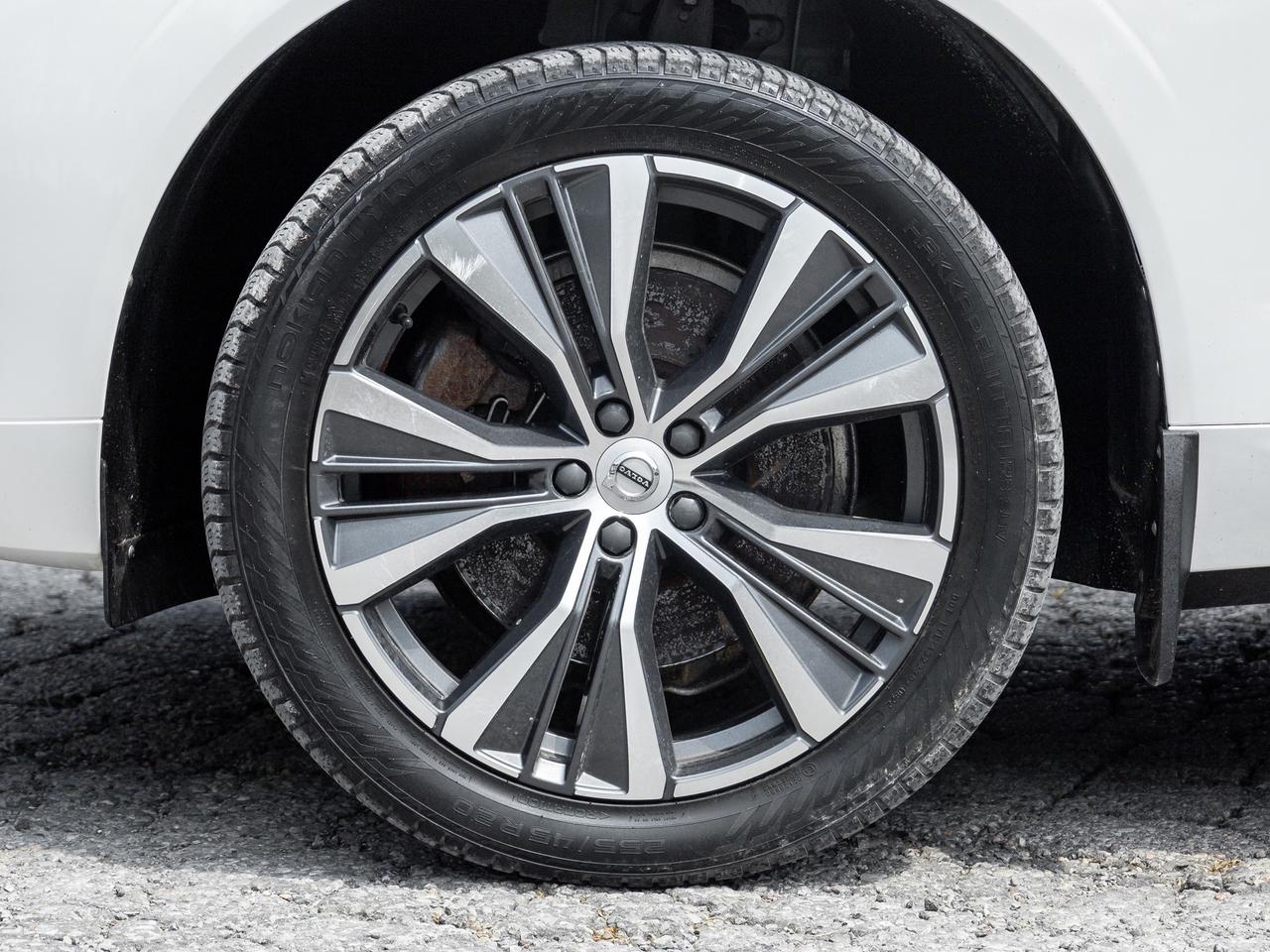 2022 Volvo XC60 Recharge T8 eAWD PHEV Inscription Exp  NEW TIRES & BRAKES Photo3