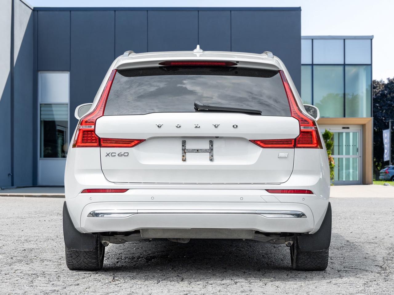 2022 Volvo XC60 Recharge T8 eAWD PHEV Inscription Exp  NEW TIRES & BRAKES Photo