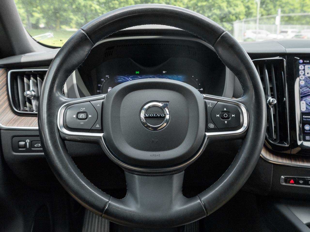 2022 Volvo XC60 Recharge T8 eAWD PHEV Inscription Exp  NEW TIRES & BRAKES Photo